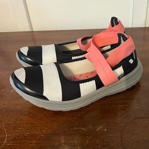 Bzees Sashay Mary Janes Shoes Womens 7M  Black White Pink Ribbon Rubber Sole